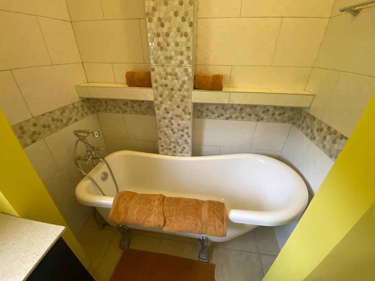Greenhouse On The Hill, Sea View Studio Apartment Laborie Ngoại thất bức ảnh
